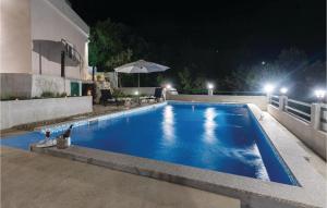 Bazén v ubytovaní Two-Bedroom Holiday Home In Ploce alebo v jeho blízkosti