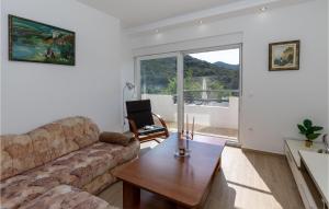 Posedenie v ubytovaní Two-Bedroom Holiday Home In Ploce