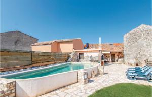 Πισίνα στο ή κοντά στο Beautiful Studio In Vodnjan With Wifi