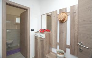 Ein Badezimmer in der Unterkunft Holiday Home Prigradica - 01