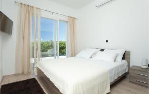 Ein Bett oder Betten in einem Zimmer der Unterkunft Holiday Home Prigradica - 01