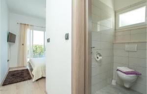 Ein Badezimmer in der Unterkunft Holiday Home Prigradica - 01