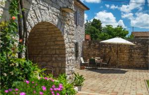 Κήπος έξω από το Villa Sany
