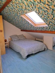 Chambre dans maison en colocation客房内的一张或多张床位