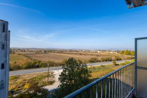 Balkoni atau teres di Elia Mini Suites E7