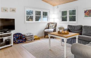 Posezení v ubytování 3 Bedroom Nice Home In Aakirkeby