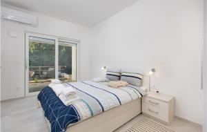 Posteľ alebo postele v izbe v ubytovaní 2 Bedroom Pet Friendly Home In Zestilac