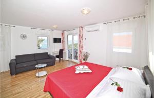 Posteľ alebo postele v izbe v ubytovaní Holiday Home Zedno With Sea View 12