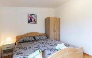 Postel nebo postele na pokoji v ubytování Two-Bedroom Apartment In Vodnjan