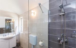 Koupelna v ubytování Four-Bedroom Holiday Home In Blato Na Cetini
