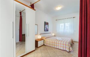 Posteľ alebo postele v izbe v ubytovaní 1 Bedroom Cozy Apartment In Valtura