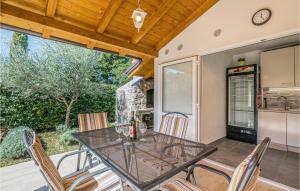 Patio nebo venkovní prostory v ubytování 1 Bedroom Amazing Apartment In Krk