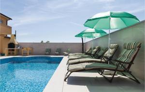 Bazén v ubytování Gorgeous Home In Vodnjan nebo v jeho okolí