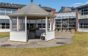 Το κτήριο όπου στεγάζεται  το διαμέρισμα