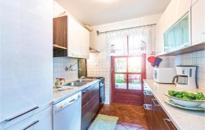 Fotografia z galérie ubytovania 6 Bedroom Lovely Home In Liznjan v destinácii Ližnjan
