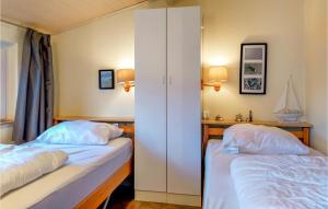 Letto o letti in una camera di 3 Bedroom Awesome Home In Oostduinkerke