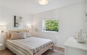 Ένα ή περισσότερα κρεβάτια σε δωμάτιο στο 2 Bedroom Beautiful Home In Vejby +10 φωτογραφίες