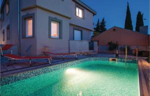 Bazén v ubytování Holiday Home Kakma V nebo v jeho okolí + 37 fotografií