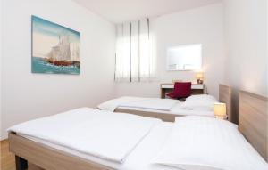 Łóżko lub łóżka w pokoju w obiekcie Holiday Home Vrsi I