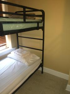 Krevet ili kreveti na kat u jedinici u objektu DC International Hostel 2