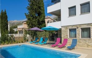 Πισίνα στο ή κοντά στο 9 Bedroom Awesome Home In Starigrad +23 φωτογραφίες