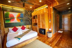 Postel nebo postele na pokoji v ubytování Andalay Beach Resort Koh Libong