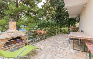 Vonkajšia záhrada v ubytovaní Apartment Donji Karin 10
