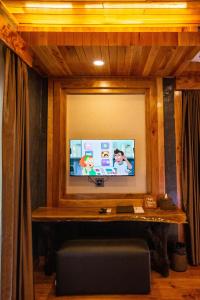 TV a/nebo společenská místnost v ubytování Andalay Beach Resort Koh Libong