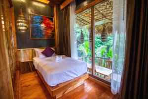 Postel nebo postele na pokoji v ubytování Andalay Beach Resort Koh Libong