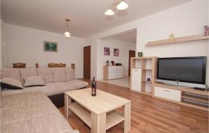 TV a/nebo společenská místnost v ubytování Apartment Korcula With Sea View Vi