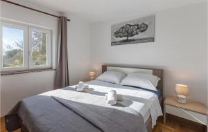 Posteľ alebo postele v izbe v ubytovaní Cozy Apartment In Fazana