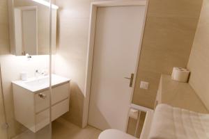 Bilik mandi di Lorez 5D by Arosa Holiday "neu renoviert"
