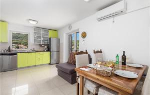 Kuchyňa alebo kuchynka v ubytovaní Awesome Apartment In Veli Losinj