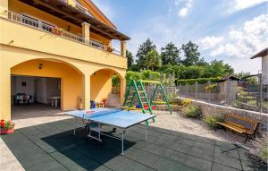 Herní místnost nebo prostor pro děti v ubytování Cozy Home In Icici With House Sea View