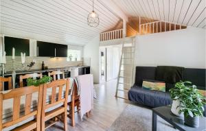 Köök või kööginurk majutusasutuses 2 Bedroom Amazing Home In Falkenberg