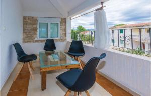 Balkón nebo terasa v ubytování One-Bedroom Apartment In Vir