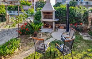 Zahrada ubytování Holiday Home Sabunike V + 27 fotografií