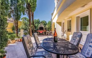 Posedenie v ubytovaní Nice Apartment In Crikvenica With Wifi