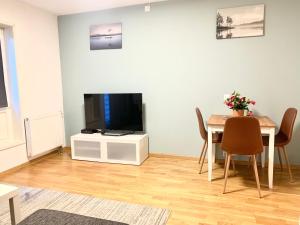 TV a/nebo společenská místnost v ubytování Demims Apartments Lorenskog centre -- Ahus & SNØ & Parking