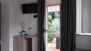 a room with a sliding glass door with a window at B&B Bella Peschici in Peschici