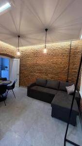 Χώρος καθιστικού στο St Benedict Apartments