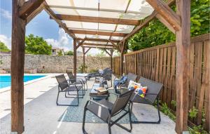 Bazén v ubytování Four-Bedroom Holiday Home In Vodnjan nebo v jeho okolí