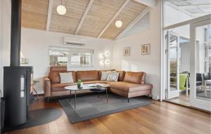 Χώρος καθιστικού στο Nice Home In Sjølund With Wifi