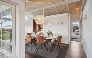 Χώρος καθιστικού στο Nice Home In Sjølund With Wifi