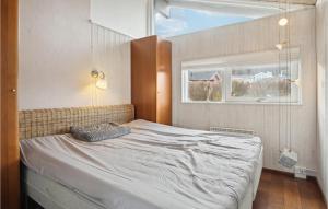 Ένα ή περισσότερα κρεβάτια σε δωμάτιο στο Nice Home In Sjølund With Wifi +16 φωτογραφίες