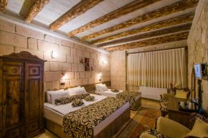 um quarto com duas camas num quarto em Historical Goreme House em Goreme