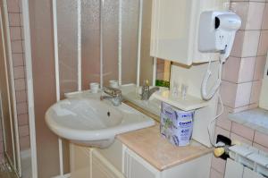 a bathroom with a sink and a mirror at B&B Gentile in Castel Morrone