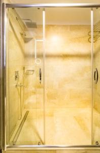 Koupelna v ubytování Lozengrad Hotel