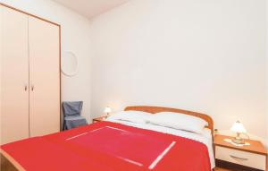 Postel nebo postele na pokoji v ubytování Five-Bedroom Holiday Home In Orebic