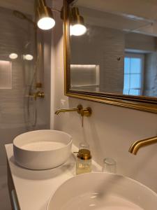 a bathroom with a sink and a mirror at Évasion champêtre in Ambillou